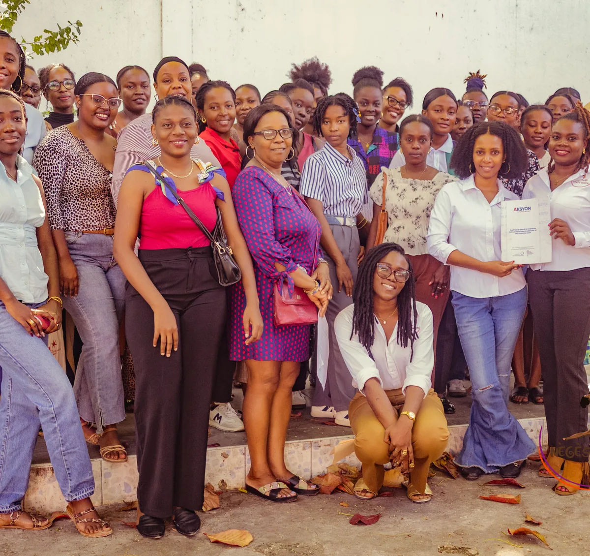 Nègès Mawon volunteers together